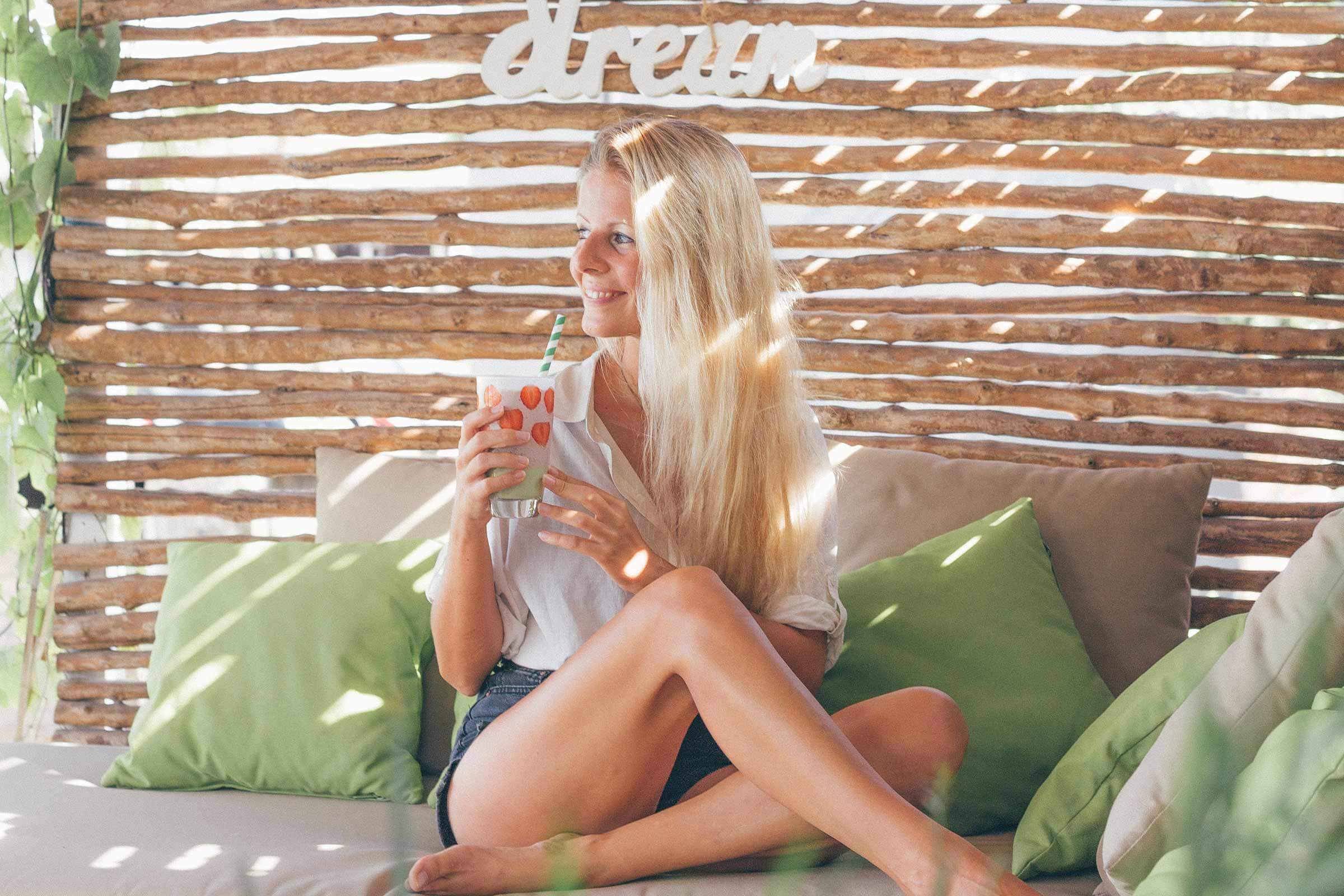 Choose a healthy lifestyle and drink matcha to feel good and live longer.