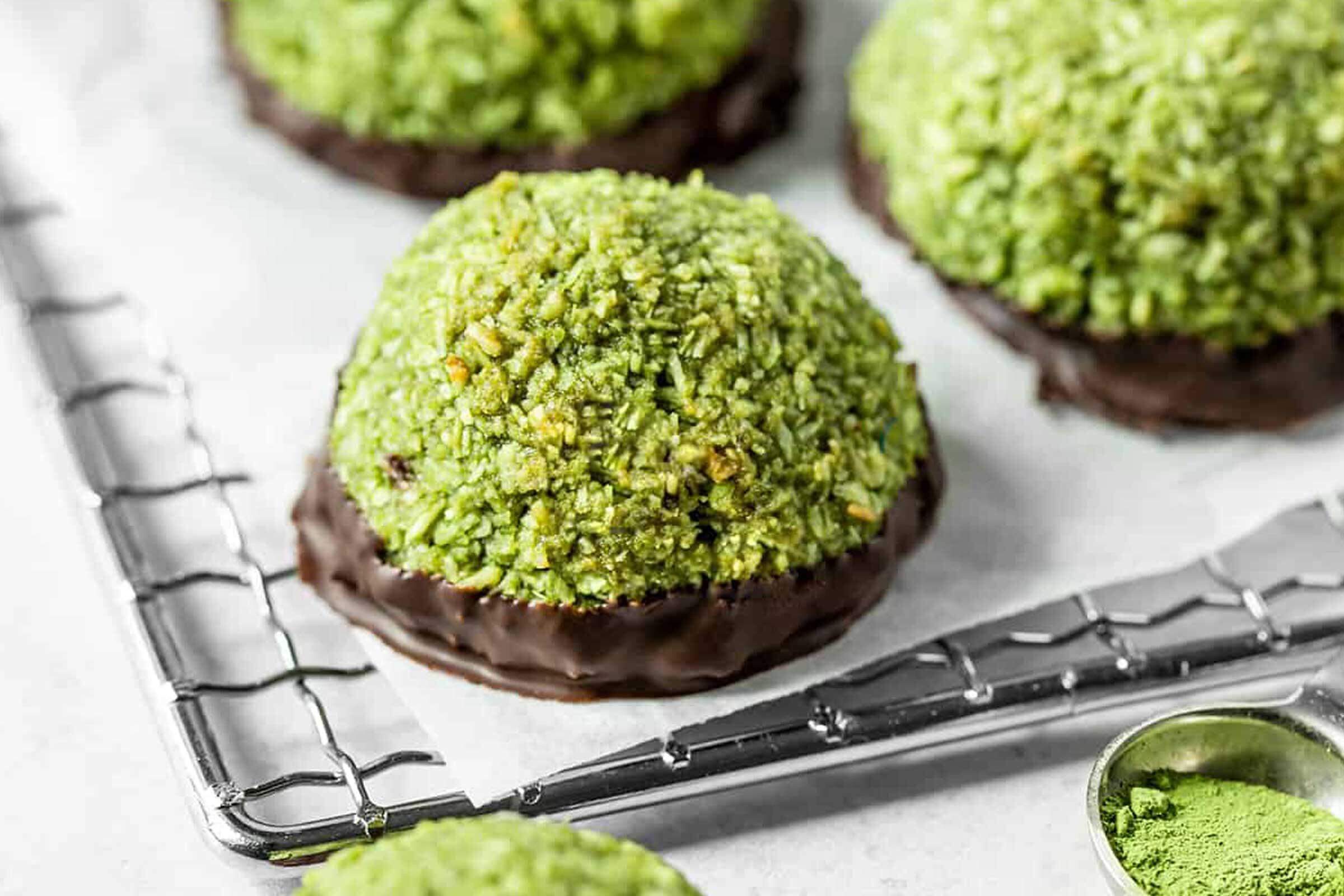 Easy Vegan Coconut Matcha Macaroons