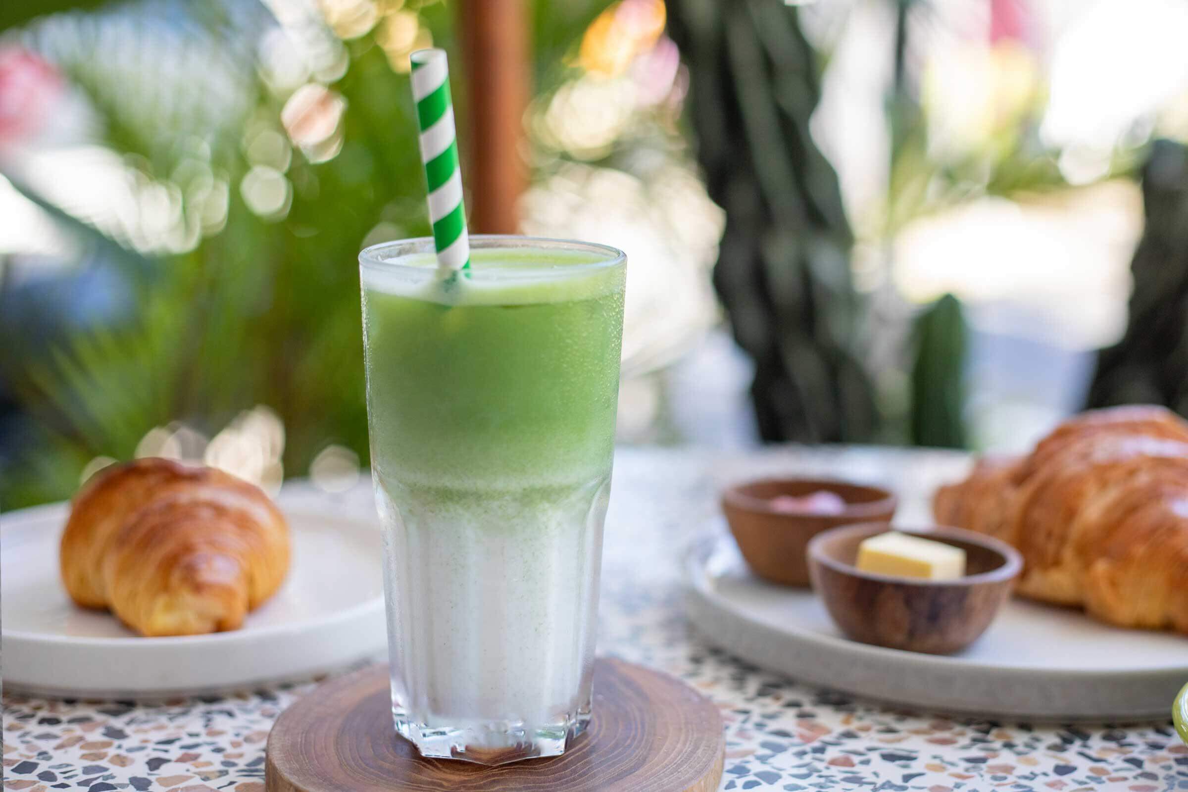 Iced matcha latte recipe with natural ingredients